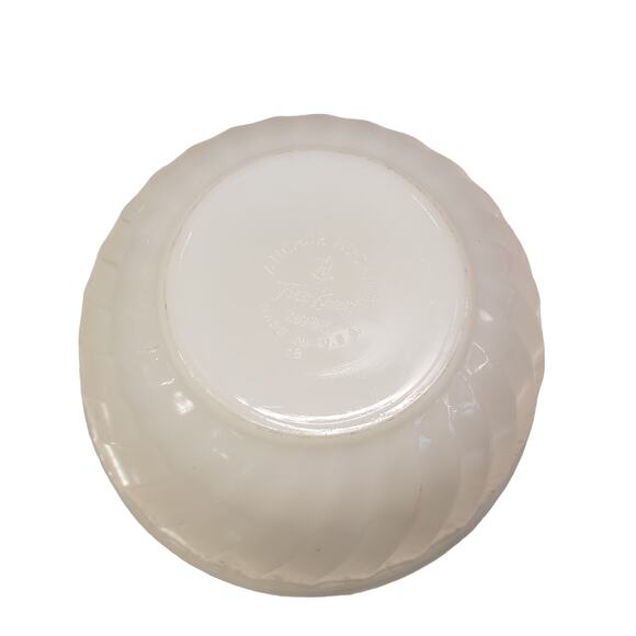 Vintage FIRE KING White SWIRL 7" Mixing Bowl 50s Milk Glass Anchor Hocking - Picture 6 of 9